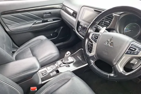 SP18TXO Mitsubishi Outlander 2.0 PHEV 4h 5dr Auto Thumbnail #13