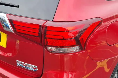 SP18TXO Mitsubishi Outlander 2.0 PHEV 4h 5dr Auto Thumbnail #18