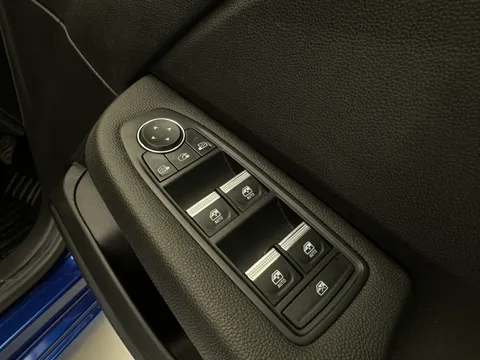 SB71HAE Renault Clio 1.0 TCe 90 Iconic 5dr Thumbnail #9