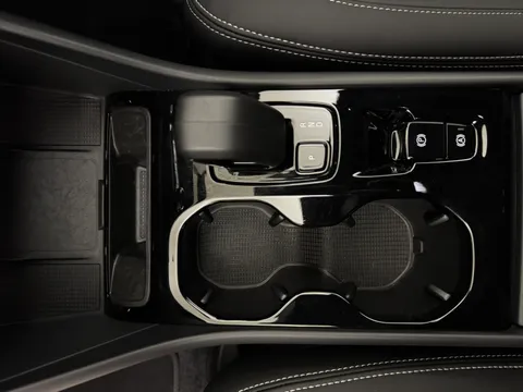 SD25YDX Volvo XC40 2.0 B3P Plus Dark 5dr Auto Thumbnail #17