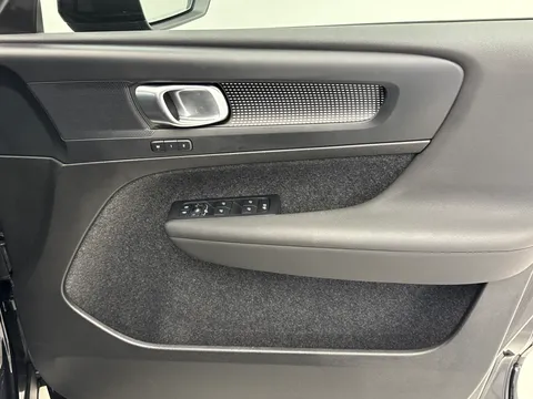 SD25YDX Volvo XC40 2.0 B3P Plus Dark 5dr Auto Thumbnail #25