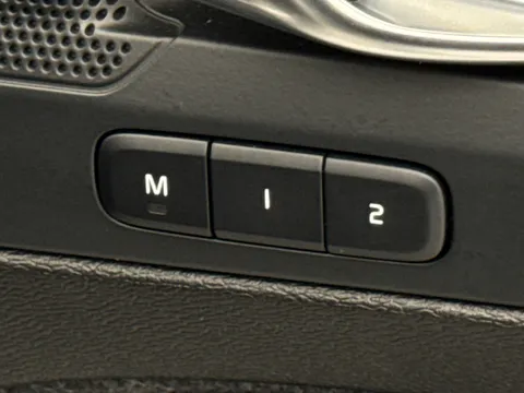 SD25YDX Volvo XC40 2.0 B3P Plus Dark 5dr Auto Thumbnail #27