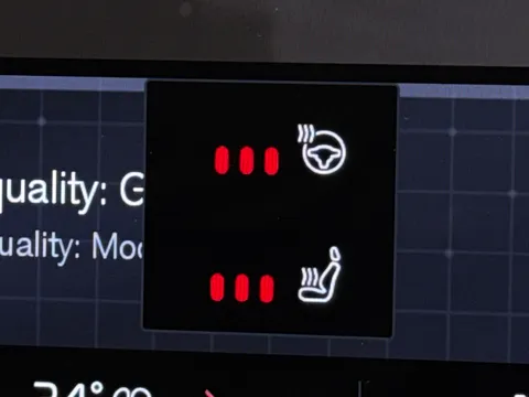 SD25YDX Volvo XC40 2.0 B3P Plus Dark 5dr Auto Thumbnail #35