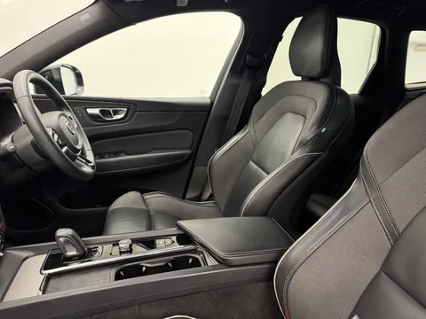 YL71KWK Volvo XC60 2.0 B4D R DESIGN 5dr AWD Geartronic Thumbnail #15