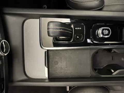 YL71KWK Volvo XC60 2.0 B4D R DESIGN 5dr AWD Geartronic Thumbnail #16