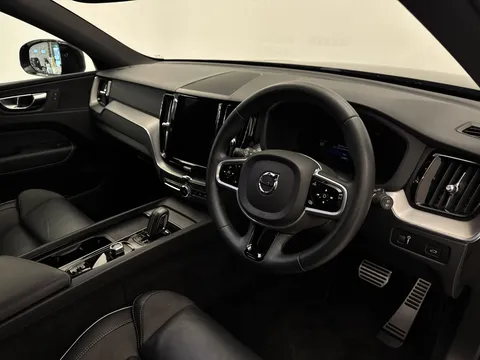 YL71KWK Volvo XC60 2.0 B4D R DESIGN 5dr AWD Geartronic Thumbnail #31