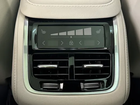 OW25DFV Volvo XC90 2.0 T8 PHEV Ultra Dark 5dr AWD Geartronic Thumbnail #16