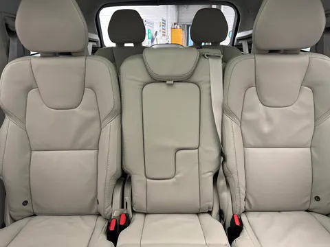 OW25DFV Volvo XC90 2.0 T8 PHEV Ultra Dark 5dr AWD Geartronic Thumbnail #22