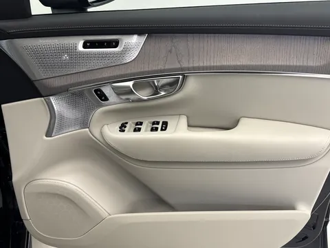OW25DFV Volvo XC90 2.0 T8 PHEV Ultra Dark 5dr AWD Geartronic Thumbnail #23