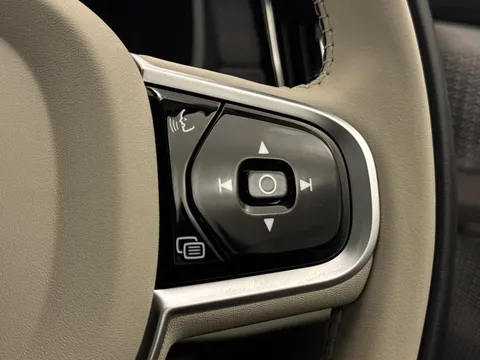OW25DFV Volvo XC90 2.0 T8 PHEV Ultra Dark 5dr AWD Geartronic Thumbnail #29