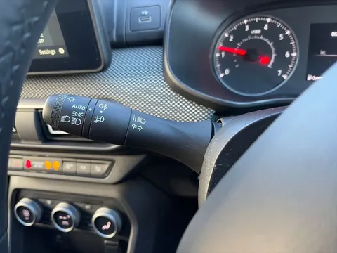 BN23YGO Dacia Jogger 1.0 TCe Extreme SE 5dr Thumbnail #21