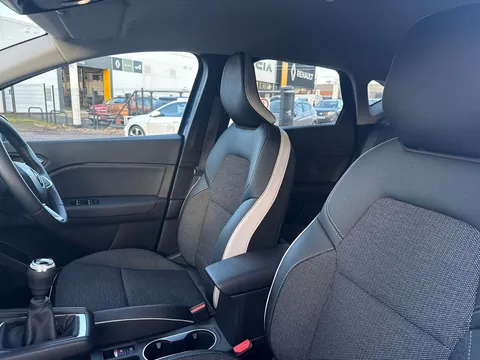 MM72CHY Renault Captur 1.0 TCE 90 Techno 5dr Thumbnail #15