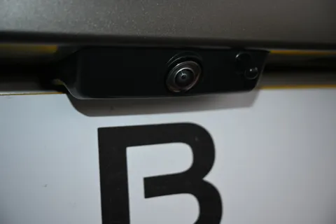 VX25TWE Land Rover Defender 3.0 D250 Hard Top X-Dynamic HSE Auto [3 Seat] Thumbnail #15