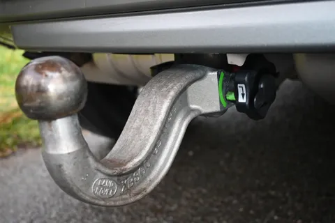 VX25TWE Land Rover Defender 3.0 D250 Hard Top X-Dynamic HSE Auto [3 Seat] Thumbnail #16