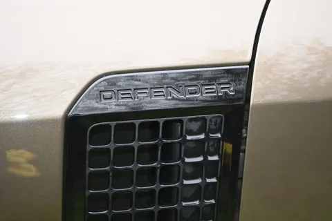 VX25TWE Land Rover Defender 3.0 D250 Hard Top X-Dynamic HSE Auto [3 Seat] Thumbnail #17