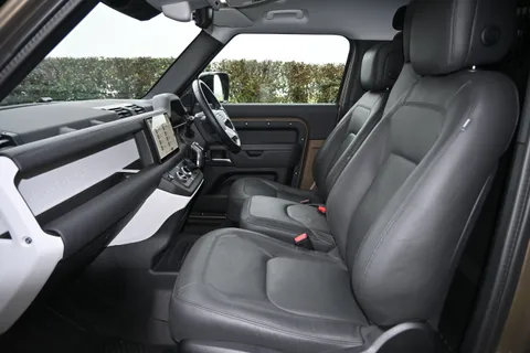 VX25TWE Land Rover Defender 3.0 D250 Hard Top X-Dynamic HSE Auto [3 Seat] Thumbnail #20