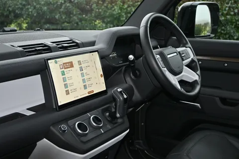 VX25TWE Land Rover Defender 3.0 D250 Hard Top X-Dynamic HSE Auto [3 Seat] Thumbnail #21