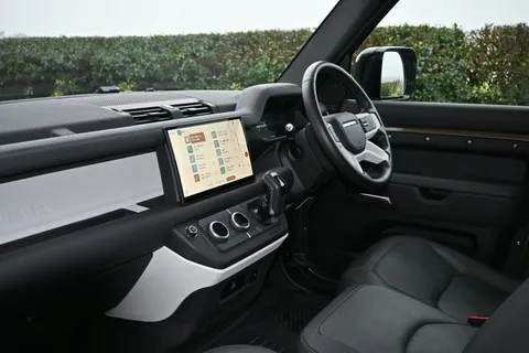 VX25TWE Land Rover Defender 3.0 D250 Hard Top X-Dynamic HSE Auto [3 Seat] Thumbnail #22