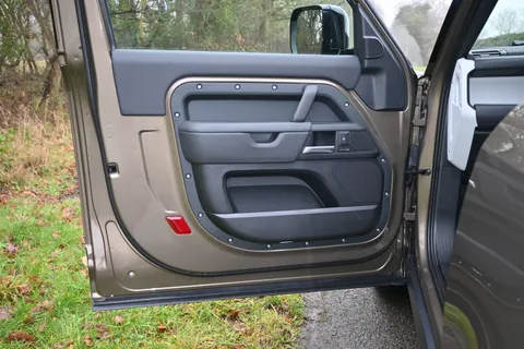 VX25TWE Land Rover Defender 3.0 D250 Hard Top X-Dynamic HSE Auto [3 Seat] Thumbnail #24