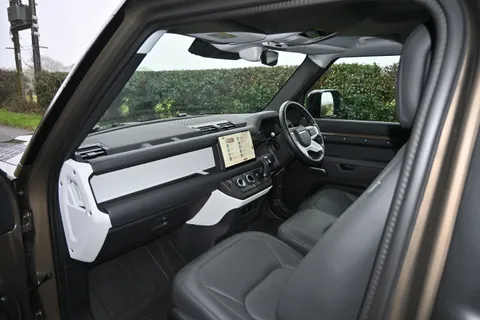 VX25TWE Land Rover Defender 3.0 D250 Hard Top X-Dynamic HSE Auto [3 Seat] Thumbnail #25