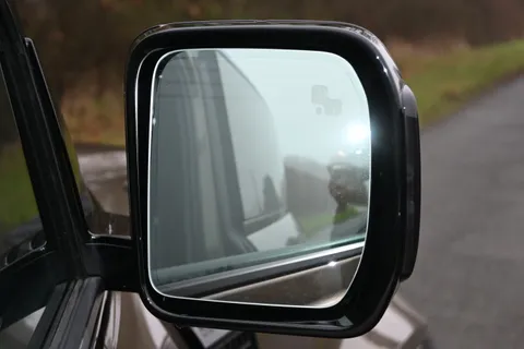 VX25TWE Land Rover Defender 3.0 D250 Hard Top X-Dynamic HSE Auto [3 Seat] Thumbnail #28