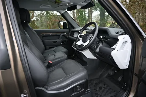 VX25TWE Land Rover Defender 3.0 D250 Hard Top X-Dynamic HSE Auto [3 Seat] Thumbnail #30