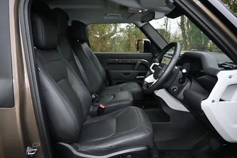 VX25TWE Land Rover Defender 3.0 D250 Hard Top X-Dynamic HSE Auto [3 Seat] Thumbnail #31