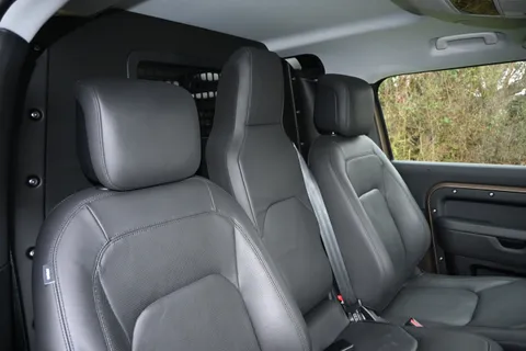 VX25TWE Land Rover Defender 3.0 D250 Hard Top X-Dynamic HSE Auto [3 Seat] Thumbnail #32