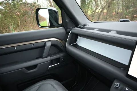 VX25TWE Land Rover Defender 3.0 D250 Hard Top X-Dynamic HSE Auto [3 Seat] Thumbnail #40