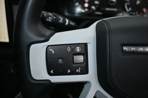 VX25TWE Land Rover Defender 3.0 D250 Hard Top X-Dynamic HSE Auto [3 Seat] Thumbnail #43