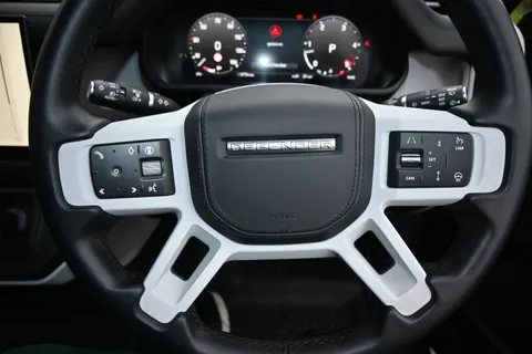 VX25TWE Land Rover Defender 3.0 D250 Hard Top X-Dynamic HSE Auto [3 Seat] Thumbnail #44