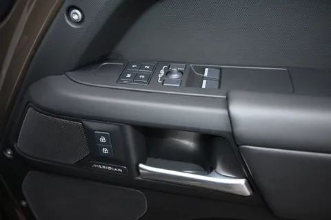 VX25TWE Land Rover Defender 3.0 D250 Hard Top X-Dynamic HSE Auto [3 Seat] Thumbnail #47