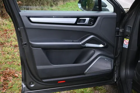 VN69ZFS Porsche Cayenne Turbo 5dr Tiptronic S [5 Seat] Thumbnail #19