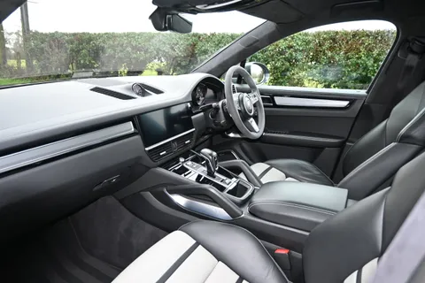 VN69ZFS Porsche Cayenne Turbo 5dr Tiptronic S [5 Seat] Thumbnail #20