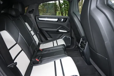 VN69ZFS Porsche Cayenne Turbo 5dr Tiptronic S [5 Seat] Thumbnail #31