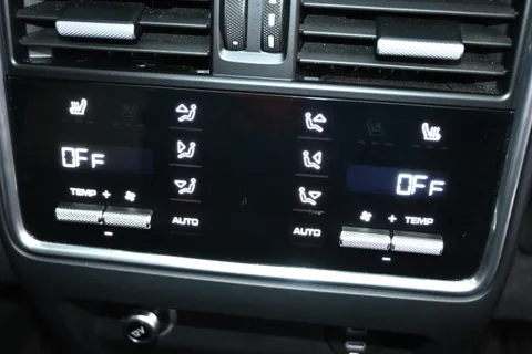 VN69ZFS Porsche Cayenne Turbo 5dr Tiptronic S [5 Seat] Thumbnail #46