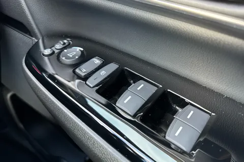 DE22VHV Honda CR-V 2.0 i-MMD Hybrid SR 5dr eCVT Thumbnail #26