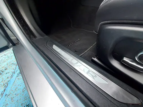 WJ19AVU Jaguar Xf 2.0i Portfolio 5dr Auto Thumbnail #16