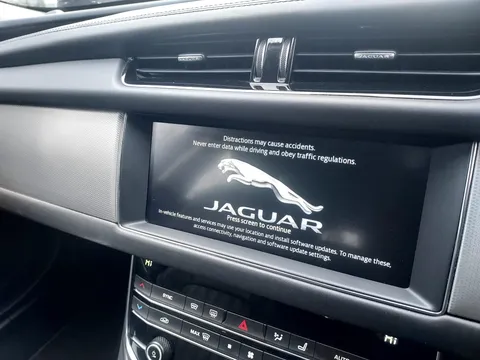 WJ19AVU Jaguar Xf 2.0i Portfolio 5dr Auto Thumbnail #25