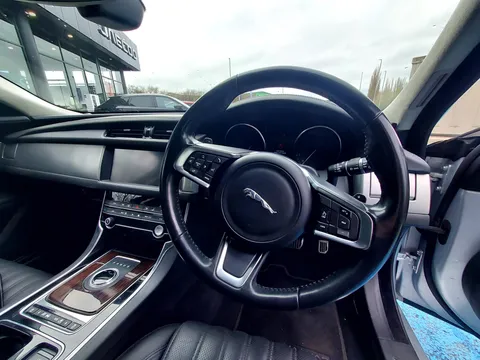 WJ19AVU Jaguar Xf 2.0i Portfolio 5dr Auto Thumbnail #31