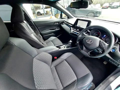 DA72KTE Toyota C-HR 1.8 Hybrid Design 5dr CVT Thumbnail #12