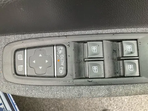 MT72LHN Renault Zoe 80kW SE R110 50kWh Rapid Charge 5dr Auto Thumbnail #22