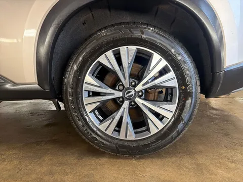 DN73CZG Nissan X-Trail 1.5 E-Power E-4orce 213 N-Connecta 5dr 7Seat Auto Thumbnail #9