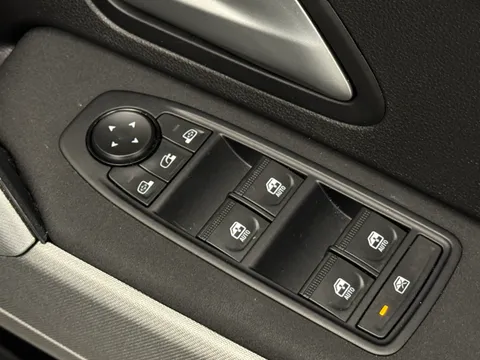 AP25BXG Dacia Bigster 1.8 Hybrid 155 Journey 5dr Auto Thumbnail #15