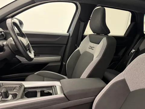 AP25BXG Dacia Bigster 1.8 Hybrid 155 Journey 5dr Auto Thumbnail #22