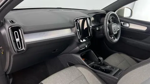 YB72FPA Volvo XC40 2.0 B3P Core 5dr Auto Thumbnail #4