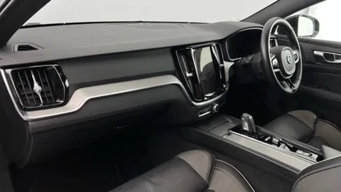 BJ71TTE Volvo V60 2.0 B4D R DESIGN 5dr Auto Thumbnail #4