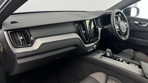 CV71VDX Volvo XC60 2.0 B4D R DESIGN 5dr AWD Geartronic Thumbnail #4