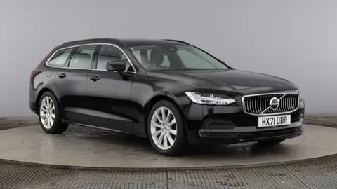 HX71ODR Volvo V90 2.0 B4P Momentum 5dr Auto Thumbnail #1