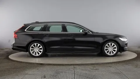 HX71ODR Volvo V90 2.0 B4P Momentum 5dr Auto Thumbnail #2